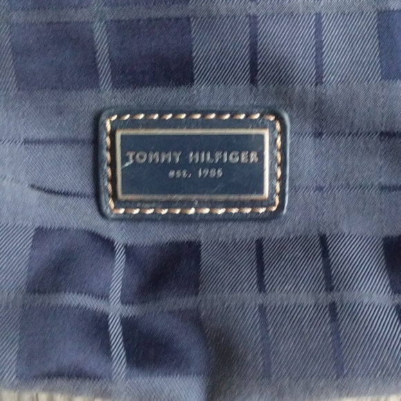 Beautiful crossbody bag by Tommy Hilfiger 🌸 - Picture 4 of 9